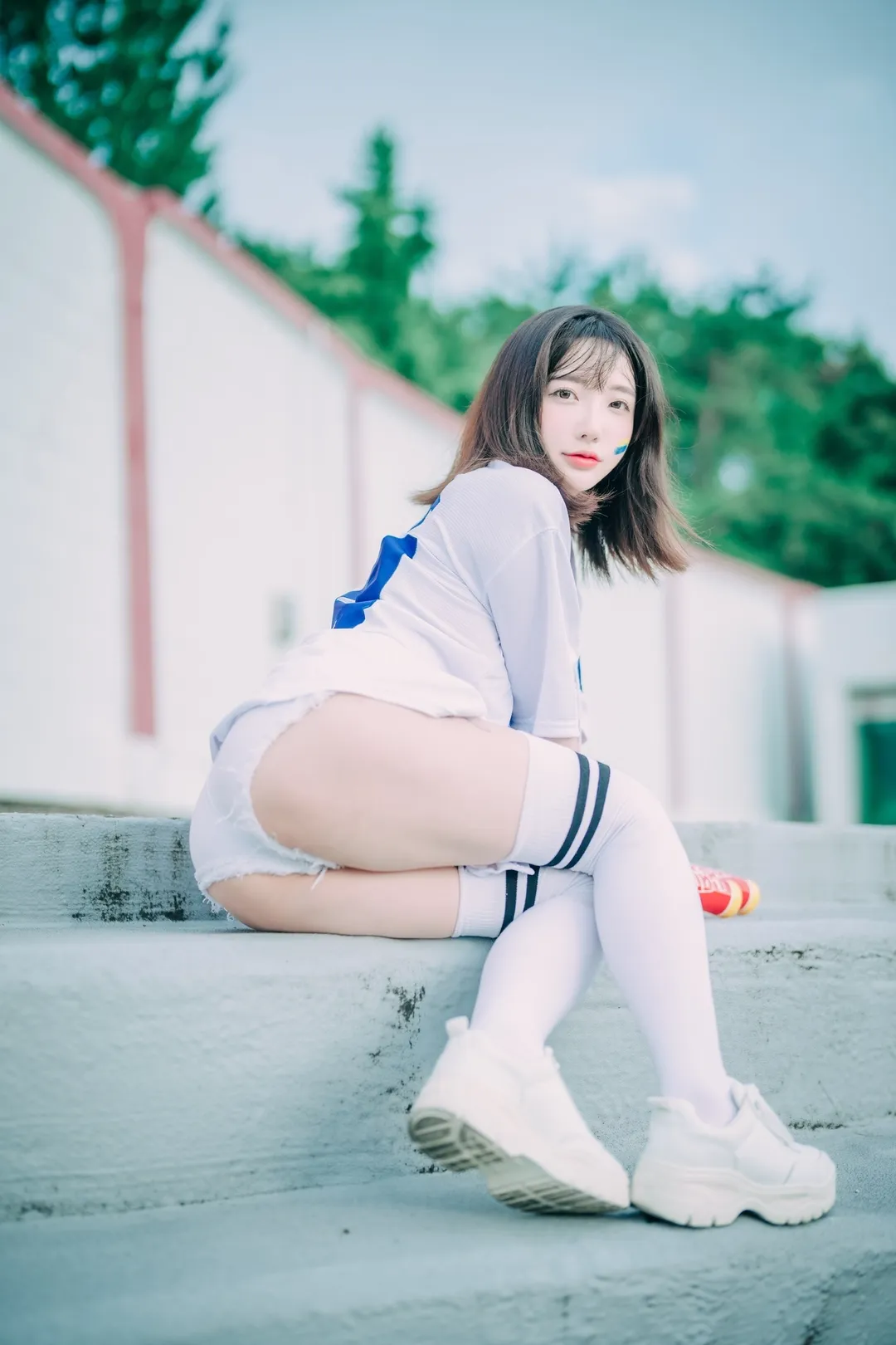 Son Ye-Eun Cheer Up in the Summer